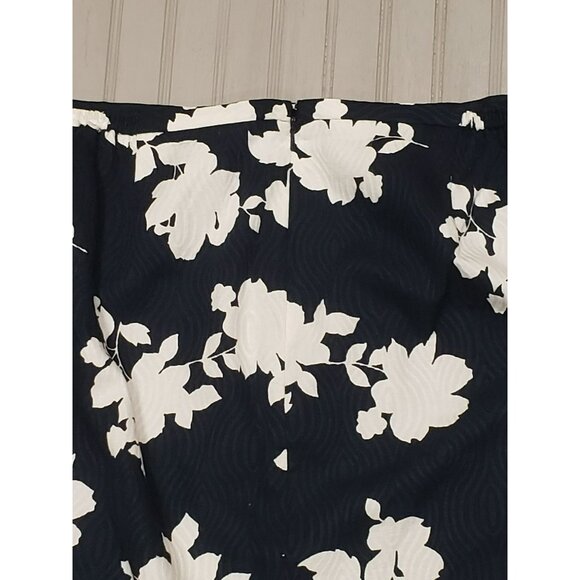 Talbots Skirt, Women's Plus 18W, Black & White Floral, Straight, Knee Length - Picture 7 of 9